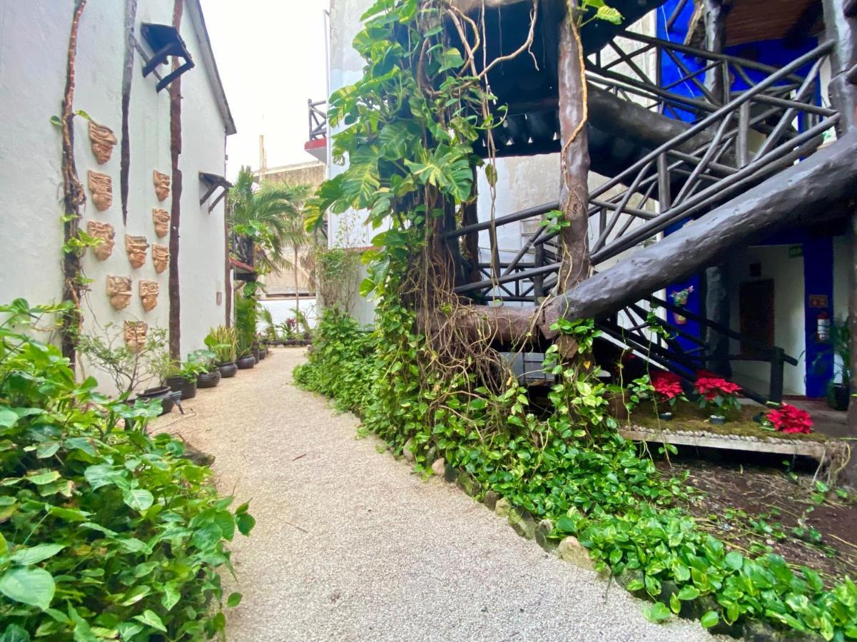 Casa Caribe 칸쿤 외부 사진 A street in the old town