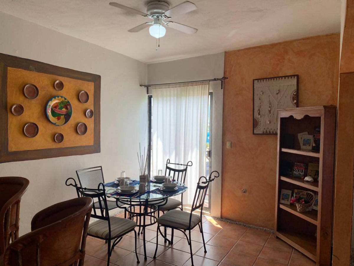 Casa Caribe 칸쿤 외부 사진 A dining room in a typical middle-class home in Mexico
