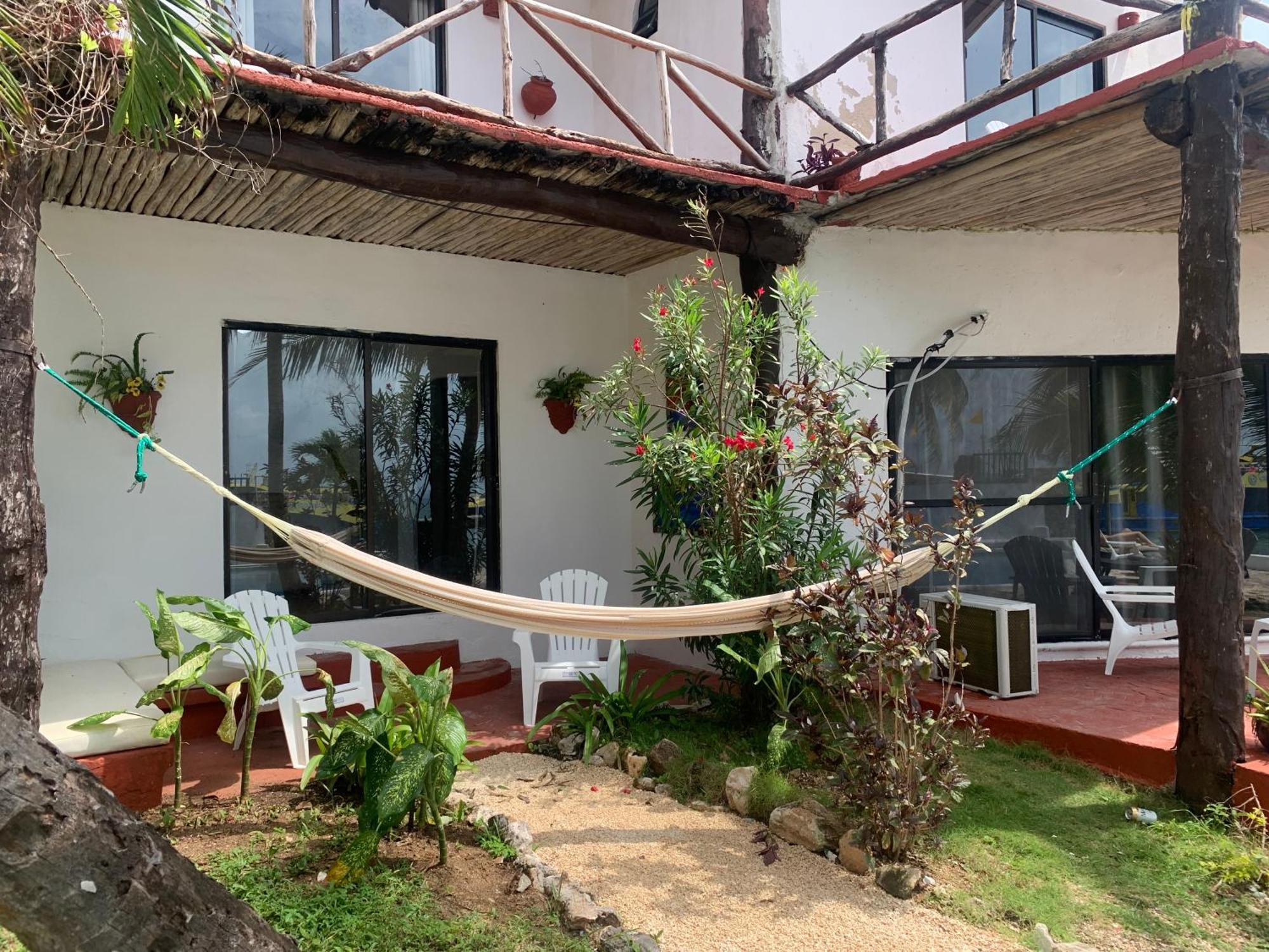 Casa Caribe 칸쿤 외부 사진 A hammock in a hotel in San Juan del Sur, Nicaragua